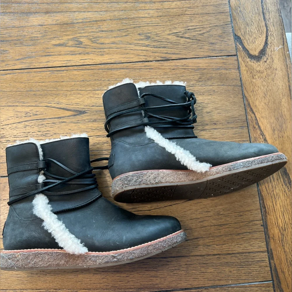UGG Women’s Size 8 Luisa Water Resistant Black Leather Shearling Boots #1012545 - Picture 5 of 8